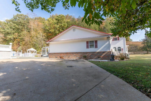 2015 IRWIN BRANCH RD, WAYNESBORO, TN 38485, photo 4 of 36