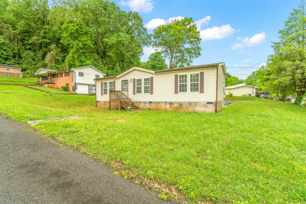 401 MEADOW VIEW RD, KNOXVILLE, TN 37914, photo 1 of 26
