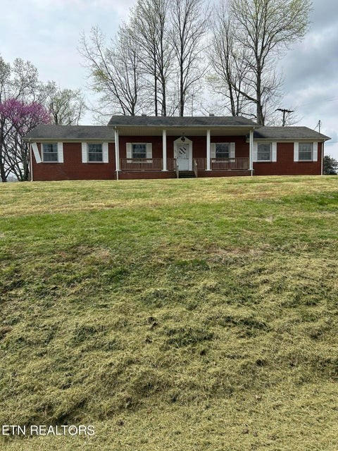 423 S MAIN ST, BYRDSTOWN, TN 38549, photo 1 of 32